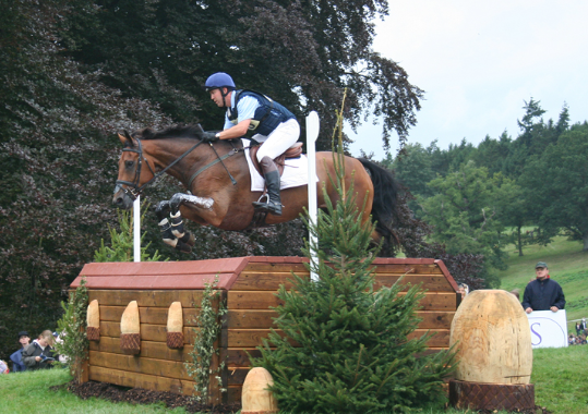 cross country horse jumping