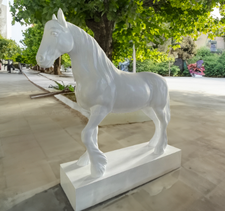 Draft Horse garden sculpture scale and placement tips