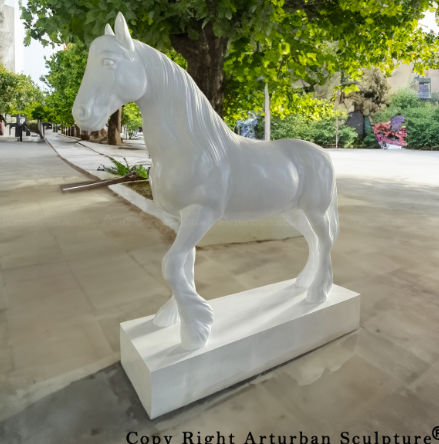 Draft Horse body mass and balance in sculpture design